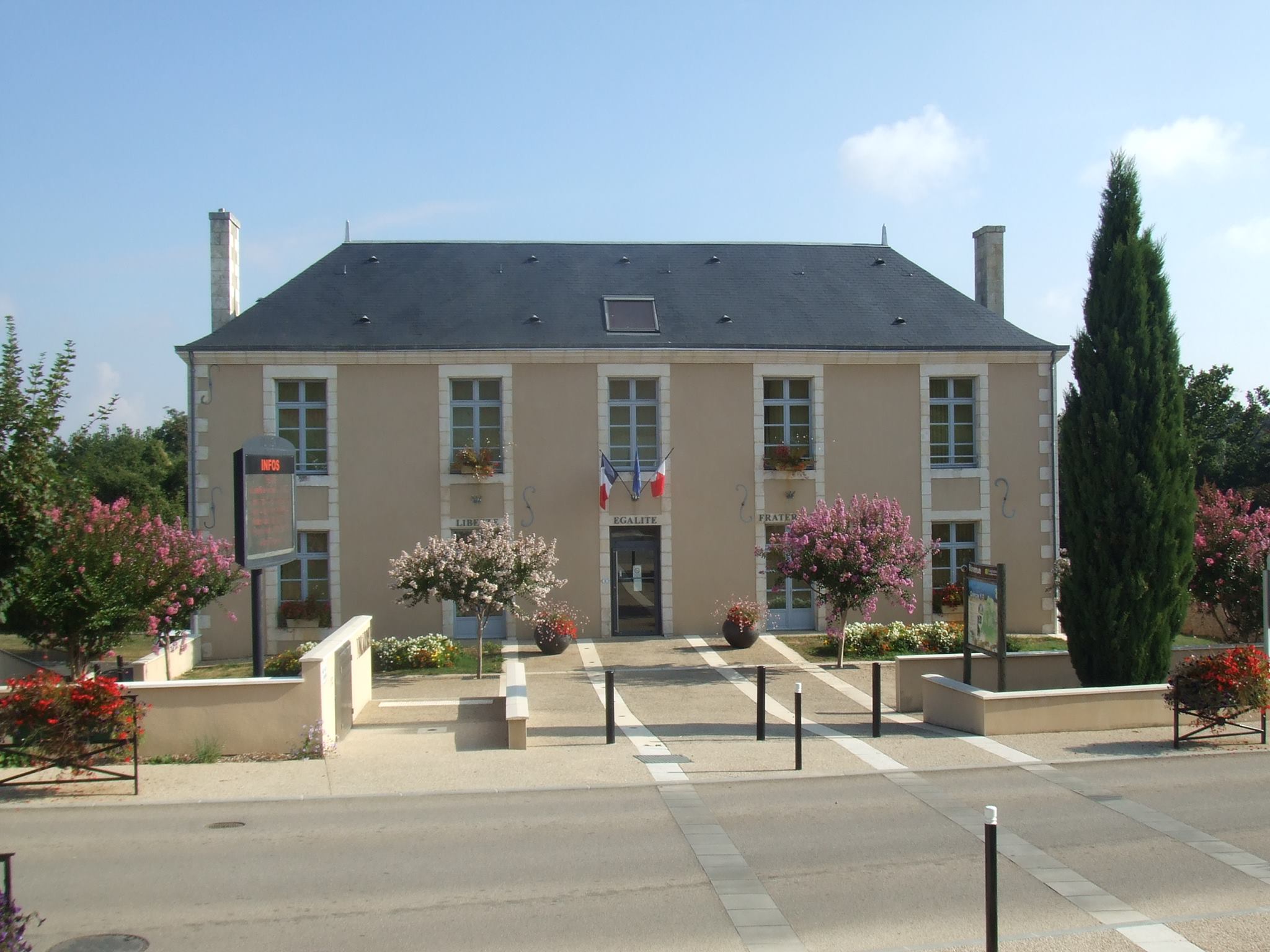 MAIRIE DE QUINÇAY - Mairie de QUINCAY